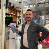 � proprio quest�ultimo, classe 1983, a venirci incontro mentre � alle prese con l�impostazione di un tablet
